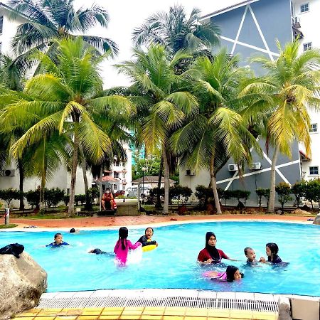 Smilez Homestay H102 & A306 At Pd Perdana Kondo Resort Port Dickson Esterno foto