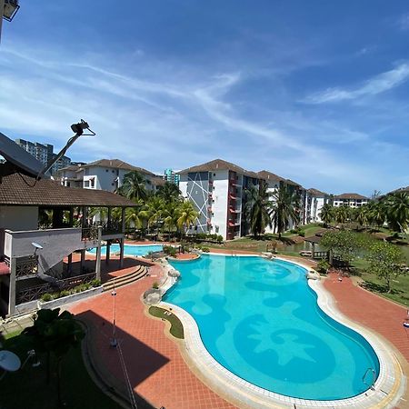 Smilez Homestay H102 & A306 At Pd Perdana Kondo Resort Port Dickson Esterno foto