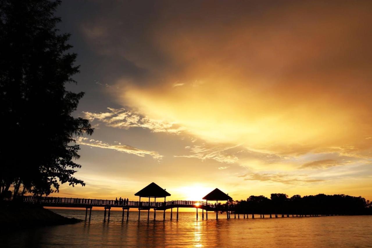 Smilez Homestay H102 & A306 At Pd Perdana Kondo Resort Port Dickson Esterno foto