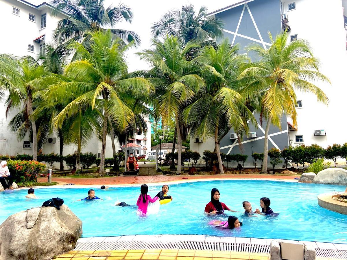 Smilez Homestay H102 & A306 At Pd Perdana Kondo Resort Port Dickson Esterno foto